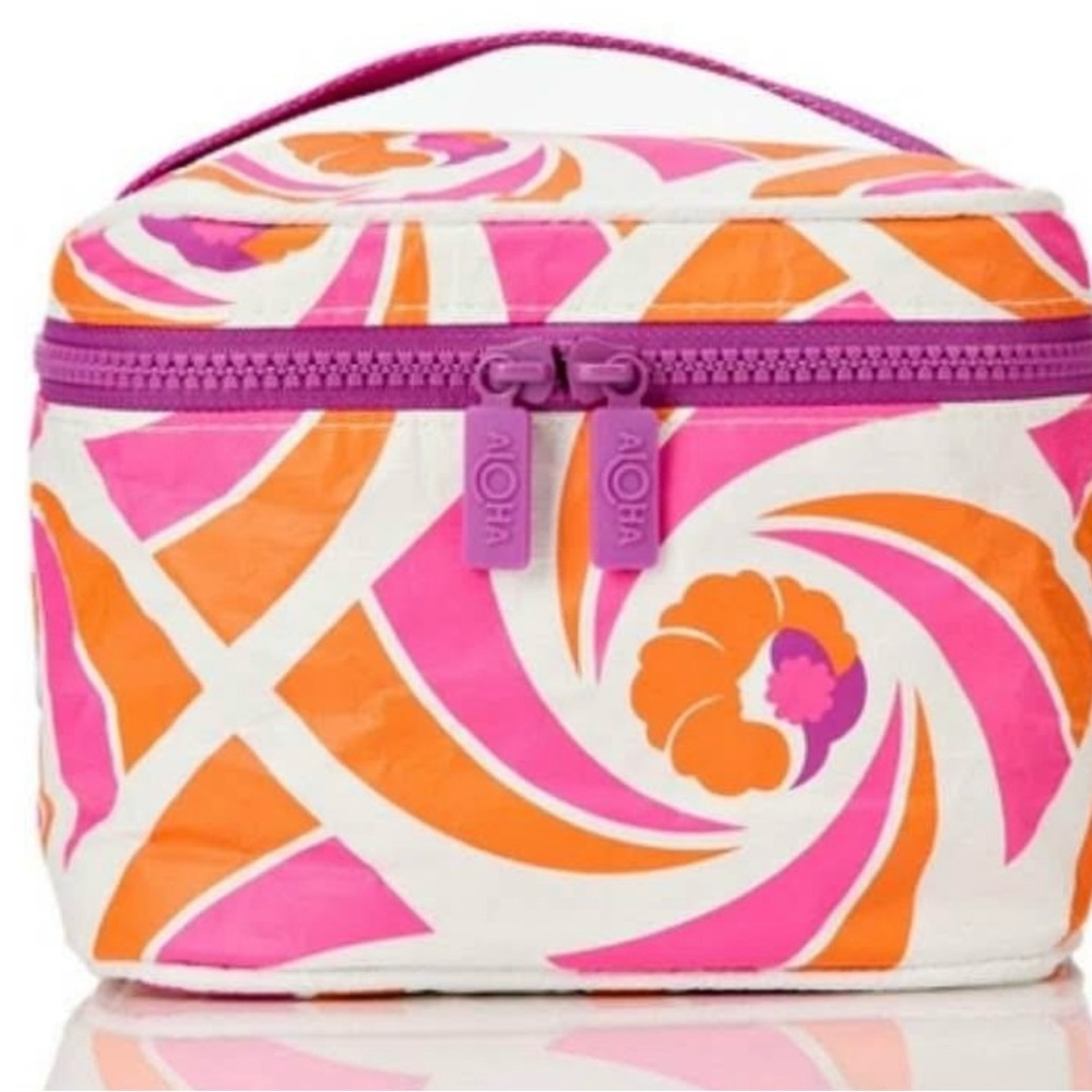 ALOHA Collection Hawaiian Airlines Canin Crew Kit